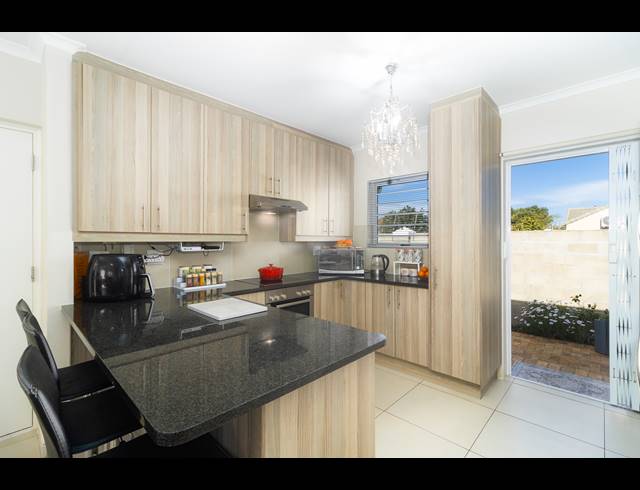 3 BEDROOM FREESTANDING TO LET IN SUNNINGDALE